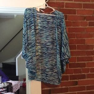 Luluroe small blue kimono